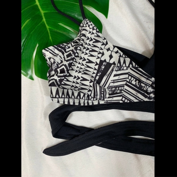 NWT L Space 'Chloe' Wrap Top Black/White‎ [SZ Medium ] - Picture 3 of 8